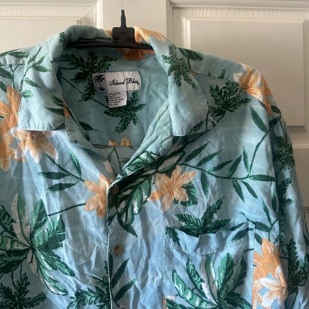 Men's Short Sleeve Floral Button Down - Size Medium